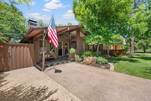 2116 Hillcrest St, Fort Worth, TX, 76107-4330 | Card Image