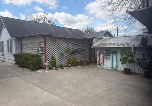 817 S Main St, Highlands, TX, 77562-4235 | Card Image
