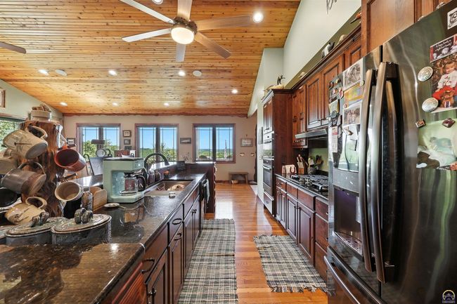 6010 Sw Douglas Rd, House other with 3 bedrooms, 3 bathrooms and null parking in Topeka KS | Image 10