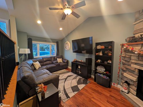 716 9th Ne, Mason City, IA, 50401 | Card Image