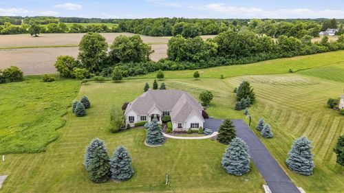 12575 N Hawks Glen Court, Mequon, WI, 53097 | Card Image