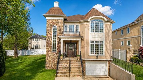 41 St. Edward Lane, New York, NY, 10309 | Card Image