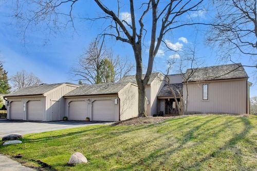 c-83 Thornhill Ln, Lake Barrington, IL, 60010-1696 | Card Image