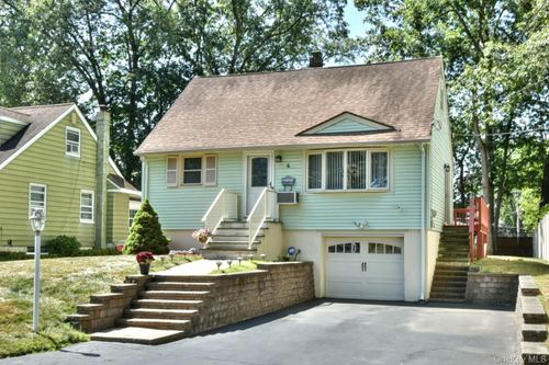 4 Terrace Ave, Suffern, NY, 10901-6810 | Card Image