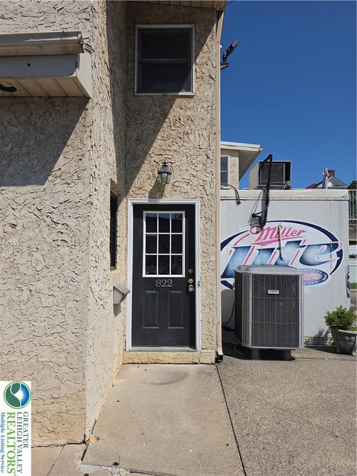 2-upstairs-822 Main Street, Bethlehem City, PA, 18018 | Card Image