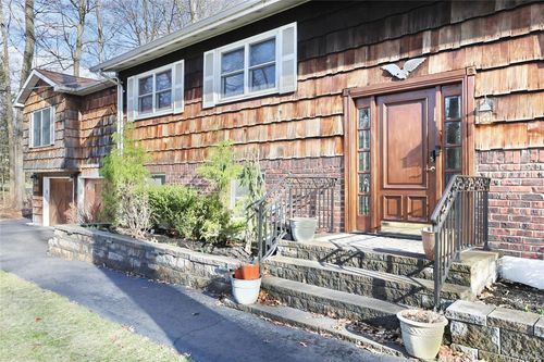 1 Forest Glen Ct, Suffern, NY, 10901-2101 | Card Image