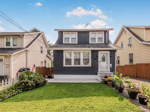 3992 Rombouts Ave, Bronx, NY, 10466-2512 | Card Image