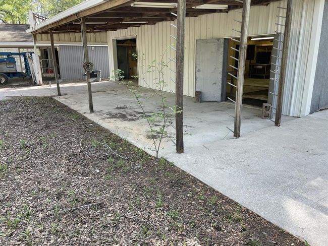 20756 Oakshade Dr, House other with 5 bedrooms, 2 bathrooms and 4 parking in New Caney TX | Image 11