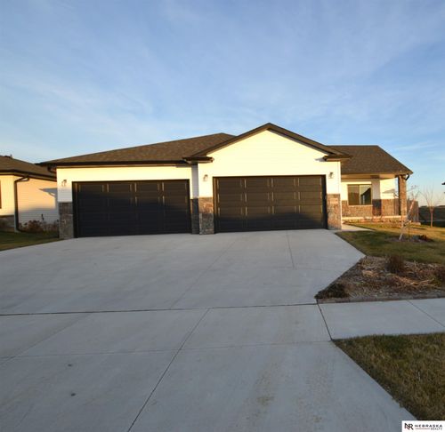 9504 Estela Avenue, Lincoln, NE, 68516 | Card Image