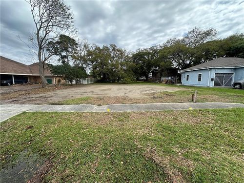 65 Willow Dr, Gretna, LA, 70053-4862 | Card Image