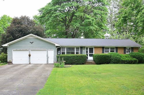 813 Considine Rd, Geneva, IL, 60134-3119 | Card Image