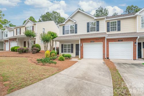 15583 Stronvar House Ln, Charlotte, NC, 28277-3196 | Card Image