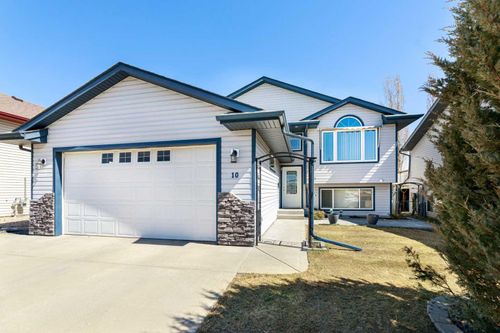 10 Plumtree Crescent, Home with 2 bedrooms, 3 bathrooms and 5 parking in Blackfalds AB | Card Image