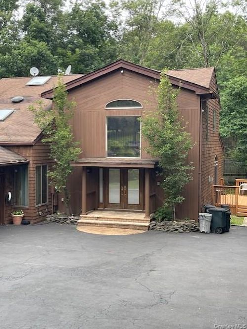 1 Brothers Ct, Dix Hills, NY, 11746-4932 | Card Image