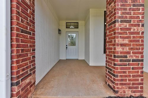 301 Edge Brook Ln, Norman, OK, 73071-2143 | Card Image