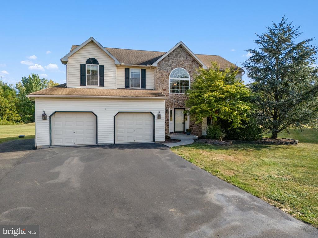 Timothy Dr, Mertztown, PA 19539