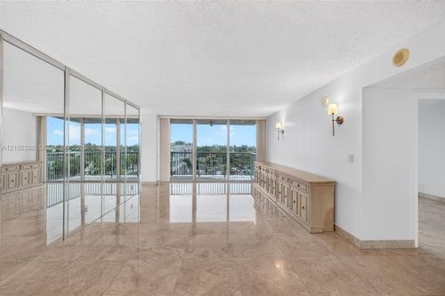 702-2655 Collins Ave, Miami Beach, FL, 33140-4758 | Card Image