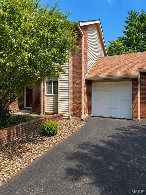 a-3701 Candlewyck Club Dr, Florissant, MO, 63034-2570 | Card Image