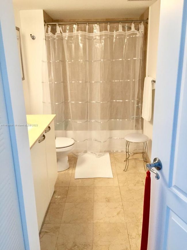 APT-2110 - 2101 Brickell Ave, Condo with 1 bedrooms, 1 bathrooms and null parking in Miami FL | Image 13