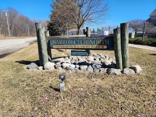 unit-301-37512 Jefferson Avenue, Harrison Charter Township, MI, 48045 | Card Image