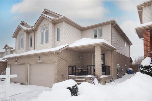 33 Huck Cres, Kitchener, ON, N2N3N8 | Card Image