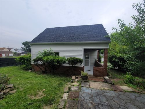 424 Desota St, East Mc Keesport, PA, 15035-1249 | Card Image