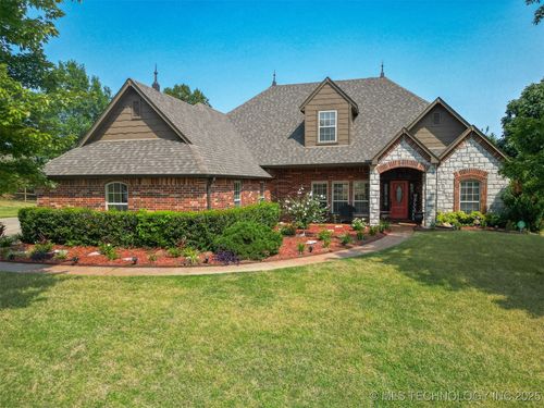 8463 N 66th East Ave, Owasso, OK, 74055-8473 | Card Image