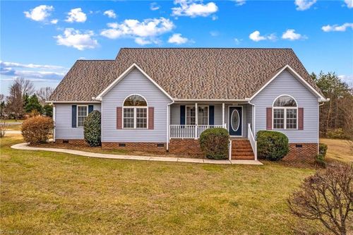 1082 Kingsway Dr, Salisbury, NC, 28146-7166 | Card Image