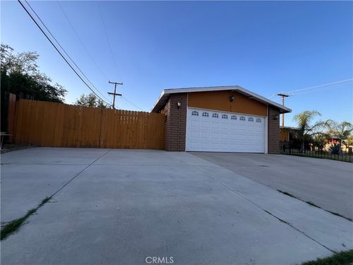 690 E Etiwanda Ave, Rialto, CA, 92376-4473 | Card Image