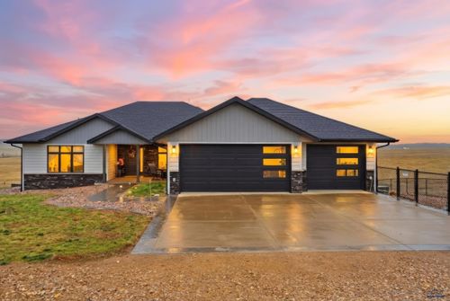 18997 Kirk Ln, Belle Fourche, SD, 57717-8512 | Card Image