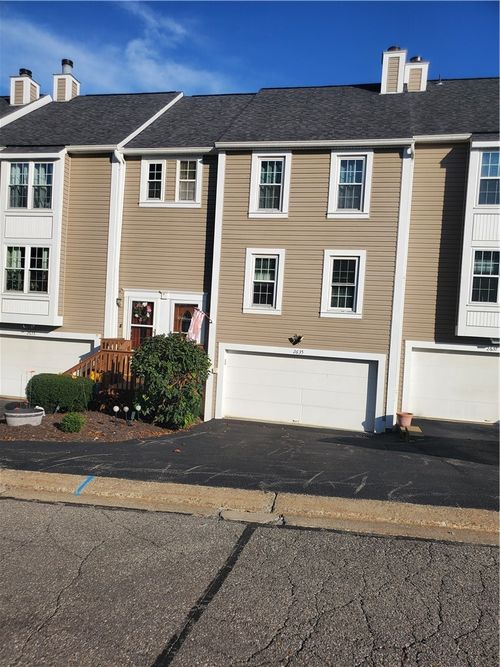 2635 Hunters Point Dr, Wexford, PA, 15090-7635 | Card Image