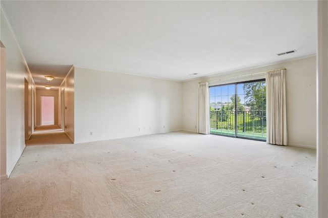 LIVING ROOM (WITH DECK) | Image 4