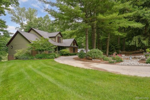 599 Nakomis Trl, Lake Orion, MI, 48362-1263 | Card Image