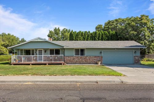 810 W Park Hills Dr, Kennewick, WA, 99337-4156 | Card Image