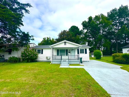 4462 W Hines St, Farmville, NC, 27828-1892 | Card Image