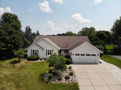 1517546 Wood View Dr, Menomonee Falls, WI, 53051-4599 | Card Image
