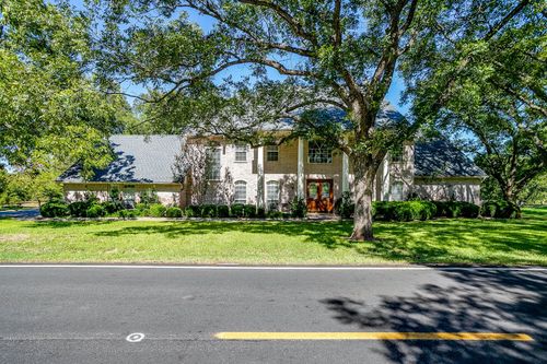8412 Ravenswood Rd, Granbury, TX, 76049-4619 | Card Image