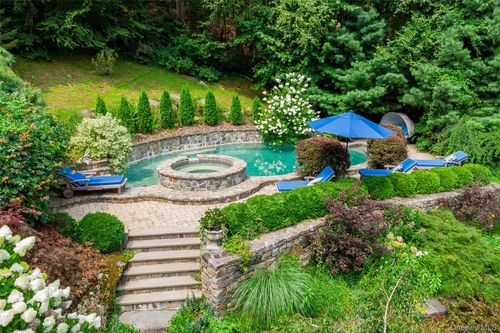 2 Autumn Dr, Sherman, CT, 06784-2210 | Card Image