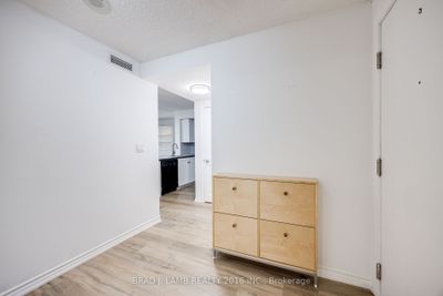 305 - 270 Wellington St W, Condo with 1 bedrooms, 1 bathrooms and null parking in Toronto ON | Image 3