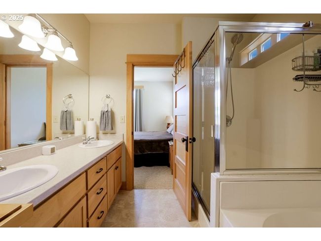 11164 Desert Sky Loop, House other with 3 bedrooms, 2 bathrooms and null parking in Redmond OR | Image 16