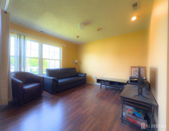 67 Nova Dr, Townhouse with 2 bedrooms, 3 bathrooms and null parking in Piscataway NJ | Image 5
