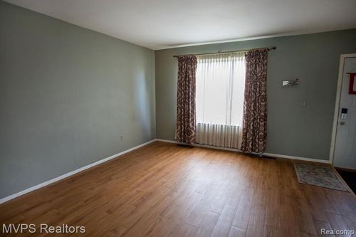 14922 Granada Plz, Warren, MI, 48088-3951 | Card Image