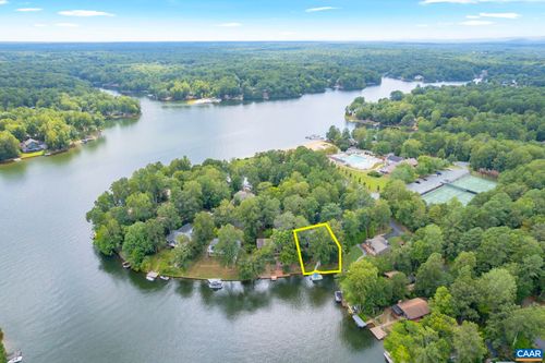 4 Lakeview Cir, PALMYRA, VA, 22963-3327 | Card Image