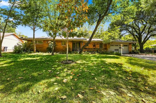 204 University Drive, Arlington, TX, 76013 | Card Image