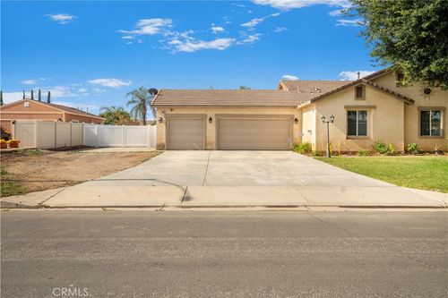 805 Limousin St, Perris, CA, 92571-9458 | Card Image