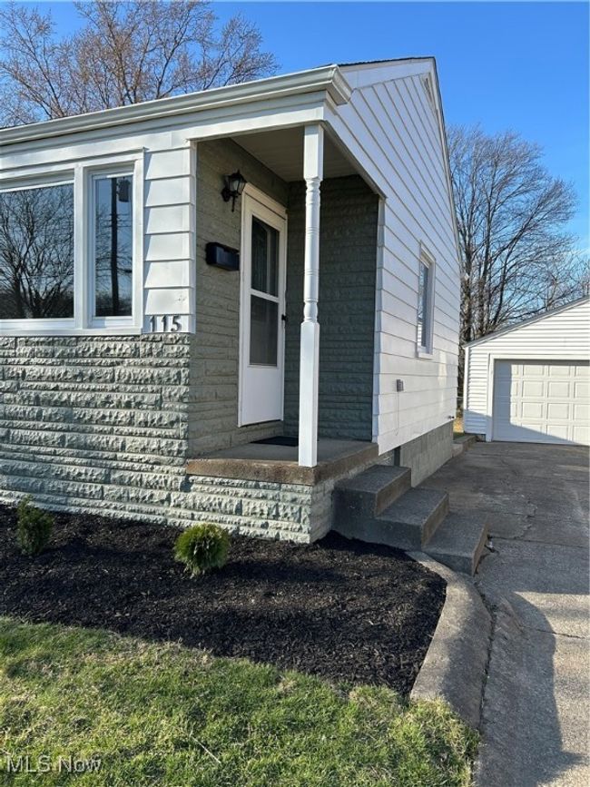 Steps to entrance to property. | Image 34
