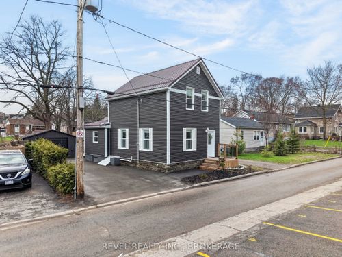 38 Bennett St, Brockville, ON, K6V2V8 | Card Image