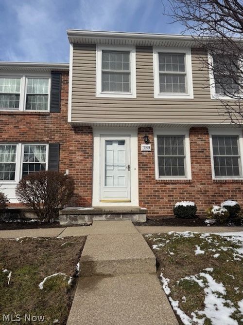 7391 Willow Run Dr, Mentor, OH, 44060-3529 | Card Image