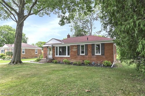 37636 Lake Dr, Avon, OH, 44011-1136 | Card Image