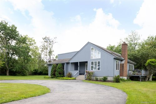 100 Bayberry Ln, Southold, NY, 11971-1341 | Card Image